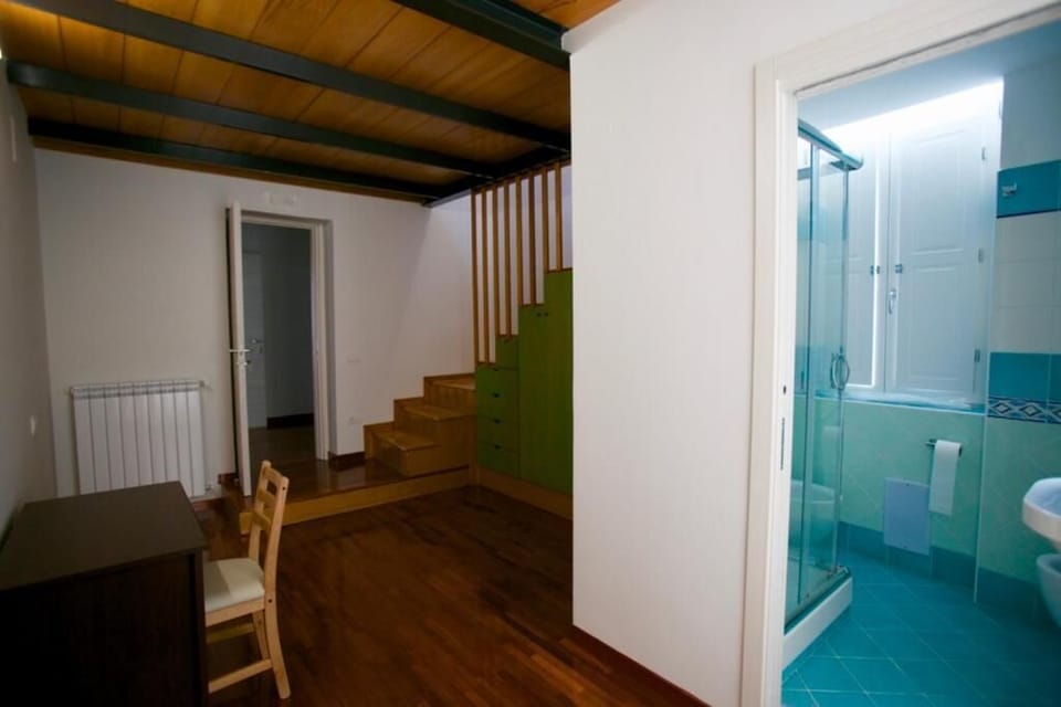 Rainfall showerhead, hair dryer, bidet, towels