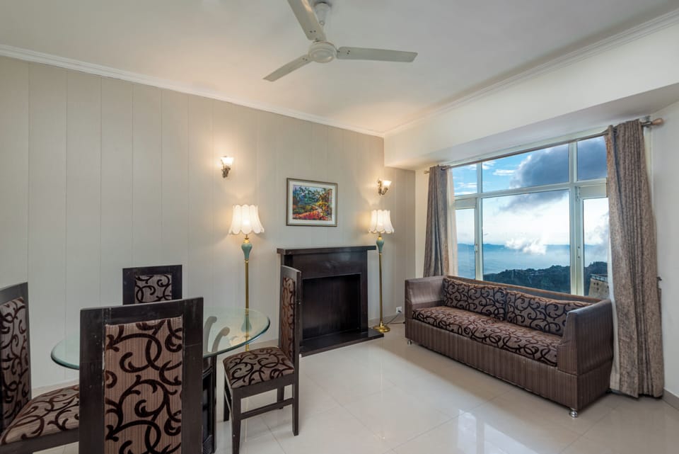 Executive Suite | 1 bedroom, iron/ironing board, free WiFi