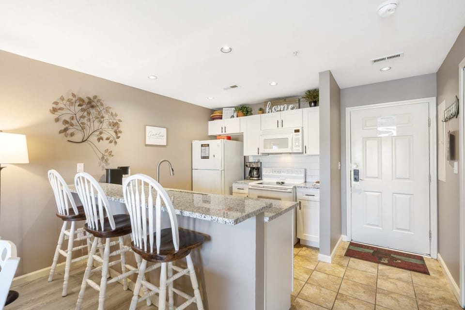 Condo, Multiple Beds, Patio (Pondview Cityscape) | Private kitchen | Coffee/tea maker