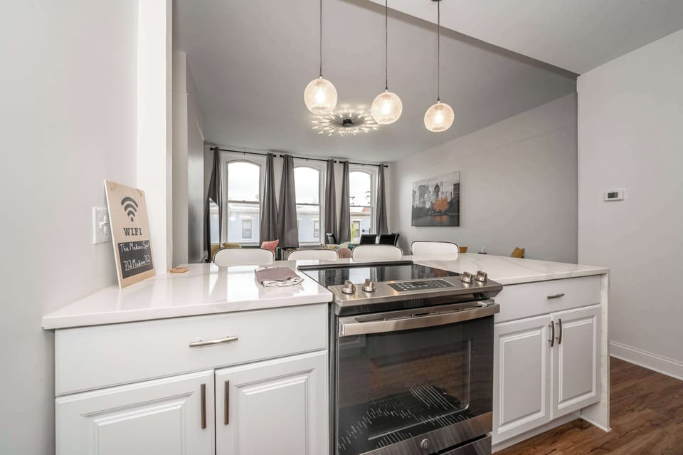 Condo, 2 Queen Beds, Balcony, City View (The Heart of Madison 3 ) | Private kitchen | Fridge, microwave, oven, stovetop