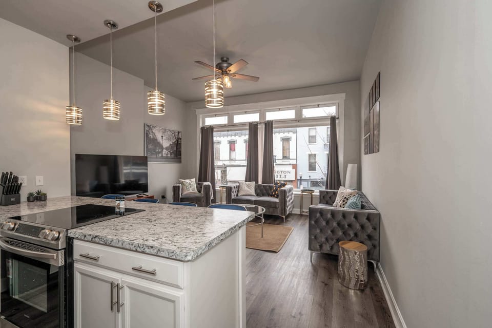 Condo, 2 Queen Beds, Kitchen | Private kitchen | Fridge, microwave, oven, stovetop