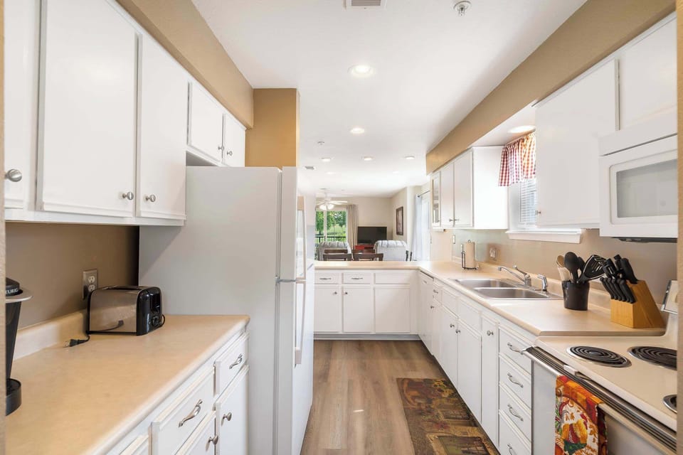 Condo, Multiple Beds, Balcony, Golf View (The Rockford Escape) | Private kitchen | Coffee/tea maker