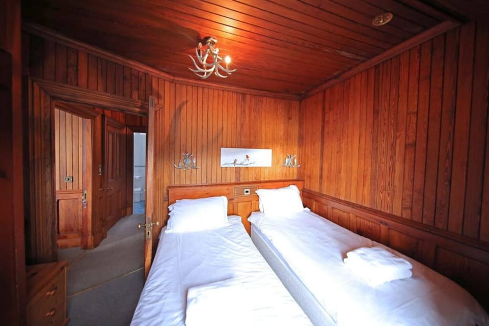 Lochside Lodge 01 Loch Rannoch Highland Club House in Scotland