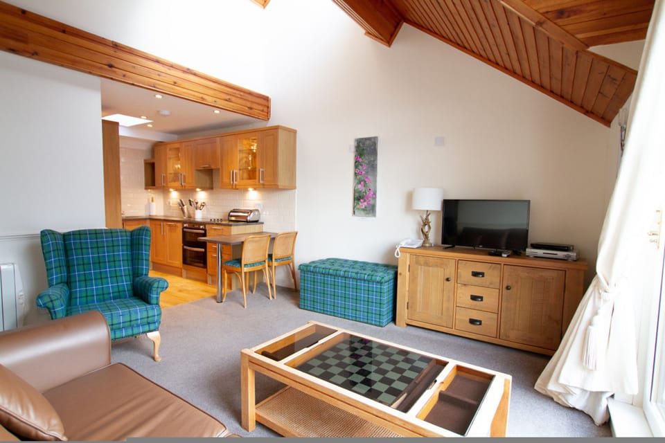 Lochside Lodge 08 Loch Rannoch Highland Club House in Scotland