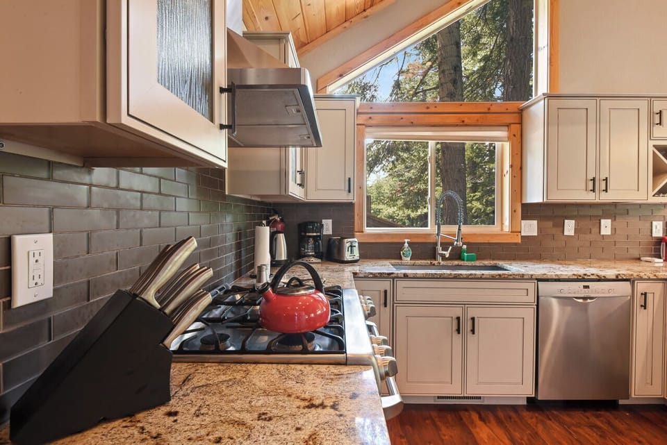 House, Multiple Beds, Balcony, Mountain View (Luxury Tahoe Chalet) | Private kitchen | Fridge, microwave, oven, stovetop