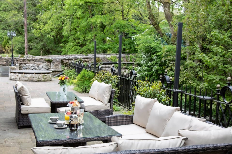 House | 5 bedrooms, desk