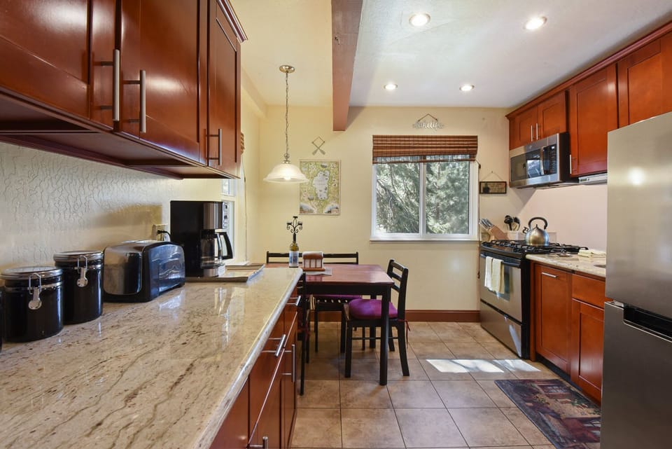 Townhome, Multiple Beds, Balcony, Mountain View (Getaway in Tahoe City) | Private kitchen | Fridge, microwave, oven, stovetop