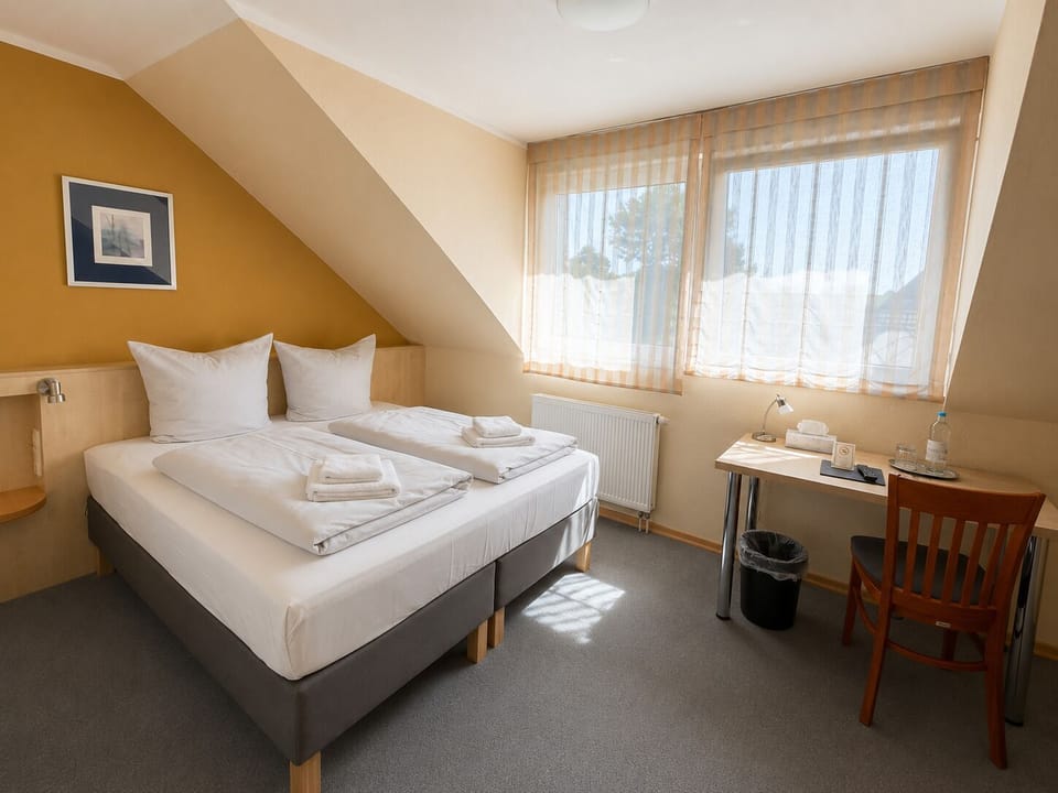 Double Room, Private Bathroom | Desk, blackout drapes, soundproofing, free WiFi