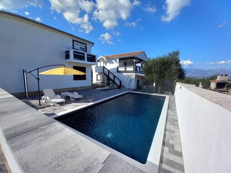 Apartment | Pool | Outdoor pool