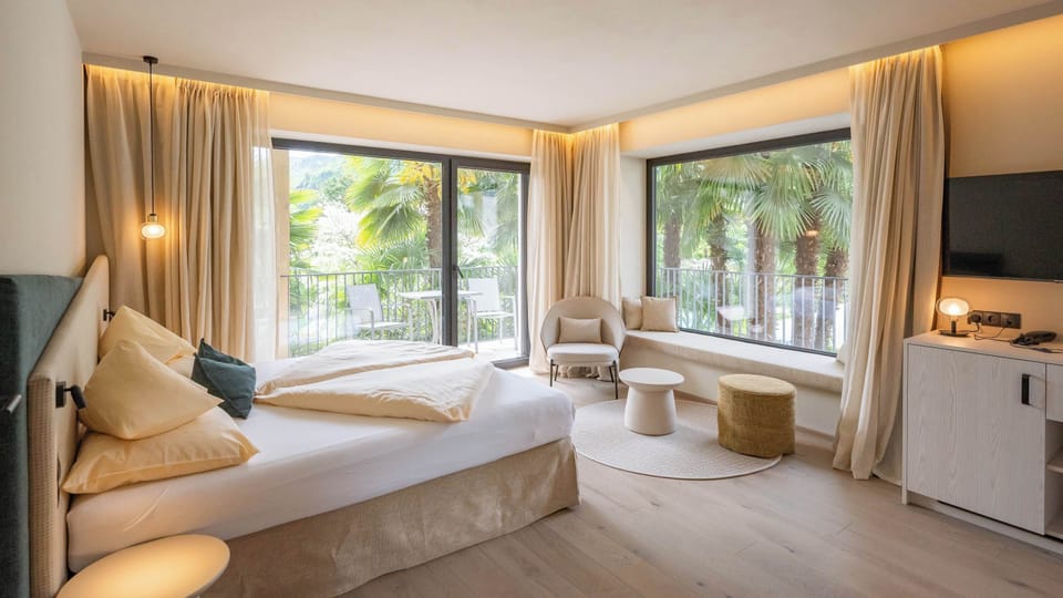 Junior Suite | 1 bedroom, premium bedding, minibar, in-room safe