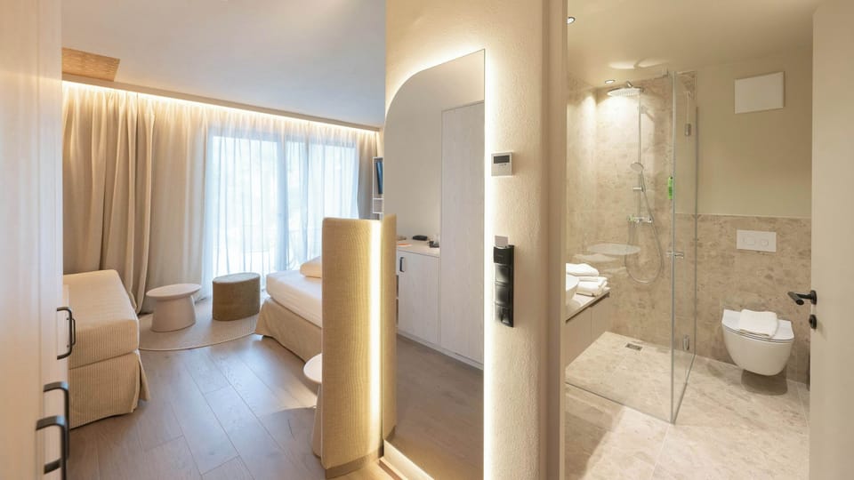 Superior Double Room, Non Smoking, Garden View | 1 bedroom, premium bedding, minibar, in-room safe