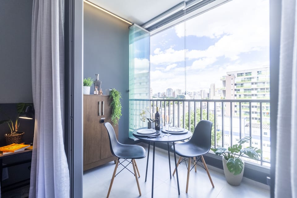 Apartment | Living area | 32-inch Smart TV with digital channels