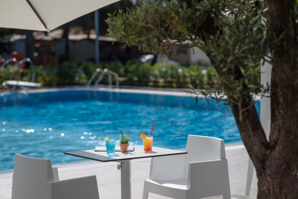 Poolside bar