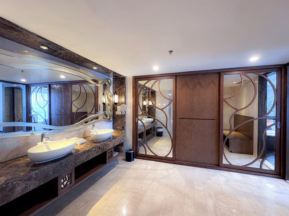 Presidential Suite, 1 Twin Bed | Minibar, in-room safe, desk, laptop workspace