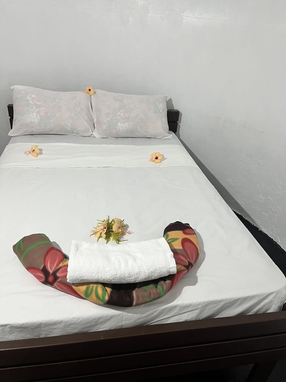 Individually furnished, bed sheets