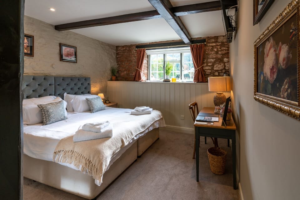 Standard Double or Twin Room, Ensuite, Garden View (Twin Room) | Individually decorated, desk, laptop workspace