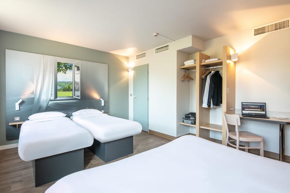 Quadruple Room, Non Smoking | Desk, soundproofing, iron/ironing board, free WiFi