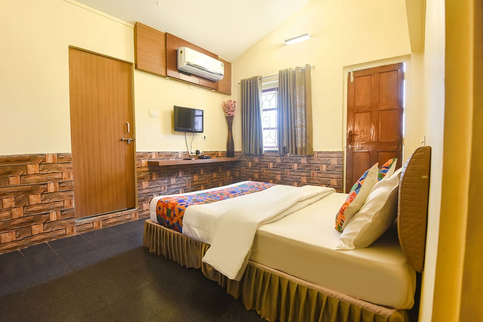 Egyptian cotton sheets, premium bedding, in-room safe, free WiFi