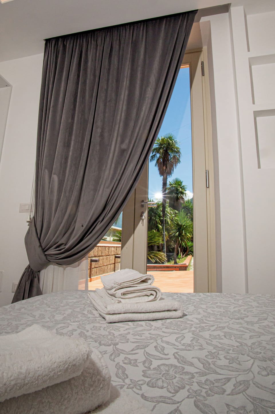 Exclusive Double Room | Minibar, in-room safe, desk, blackout drapes