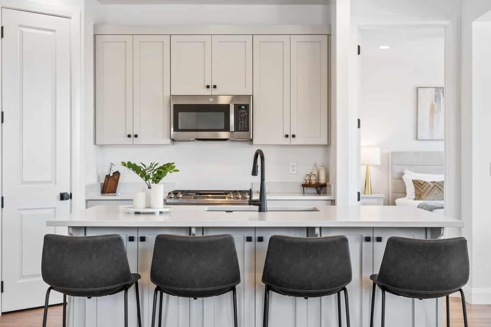 House, 5 Bedrooms | Private kitchen | Fridge, oven, stovetop, coffee/tea maker