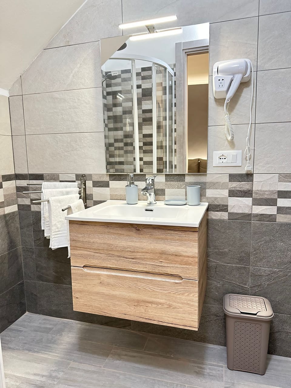 Comfort Quadruple Room | Bathroom