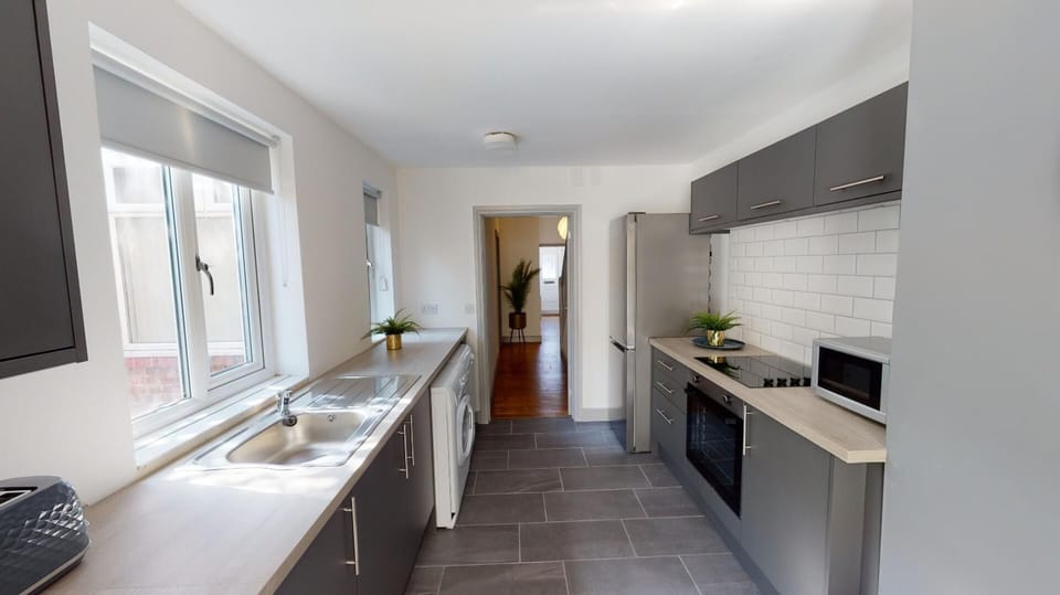 House | Private kitchen | Fridge, microwave, oven, stovetop