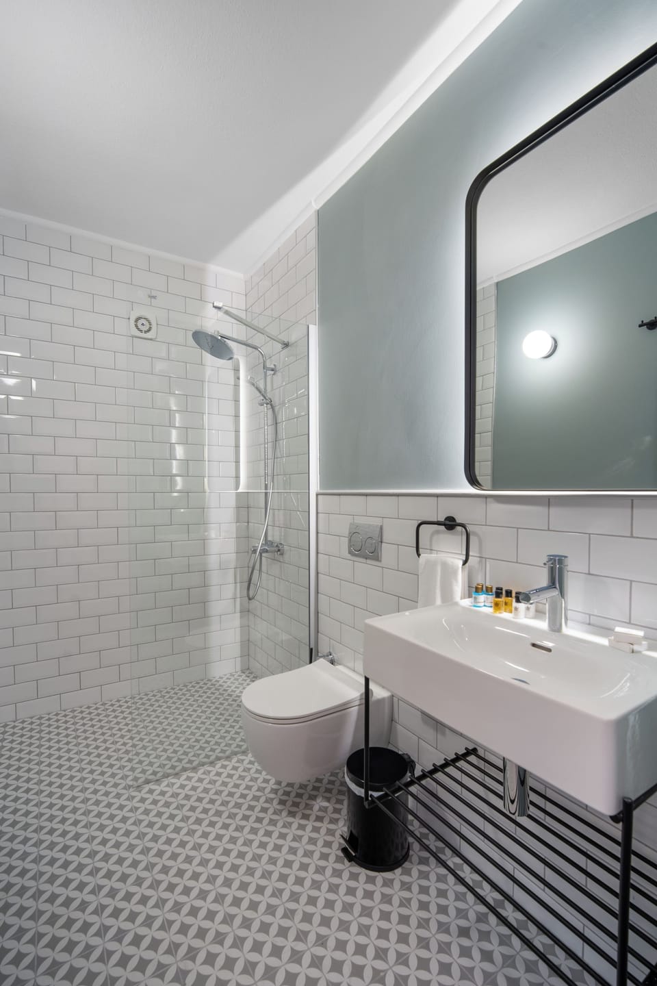 Premier Quadruple Room | Bathroom | Shower, slippers, towels