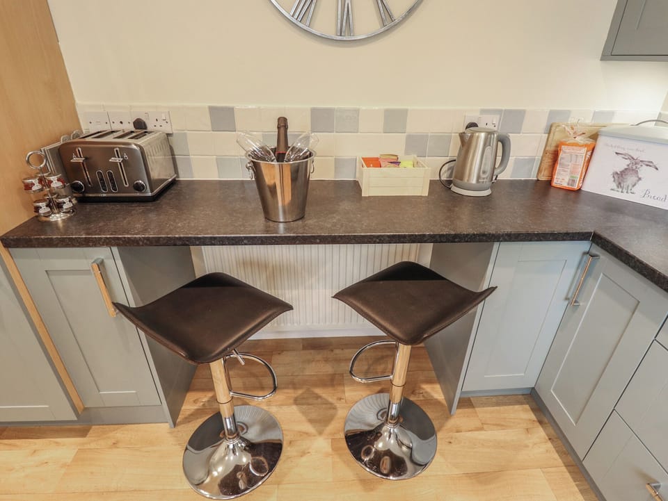 Cottage | Private kitchen | Fridge, dishwasher, electric kettle, toaster
