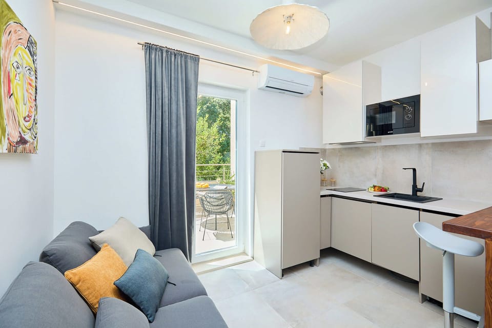 Apartment (1 Bedroom) | Living area | TV