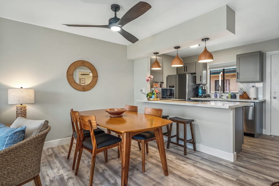 Luxury Condo | Dining room