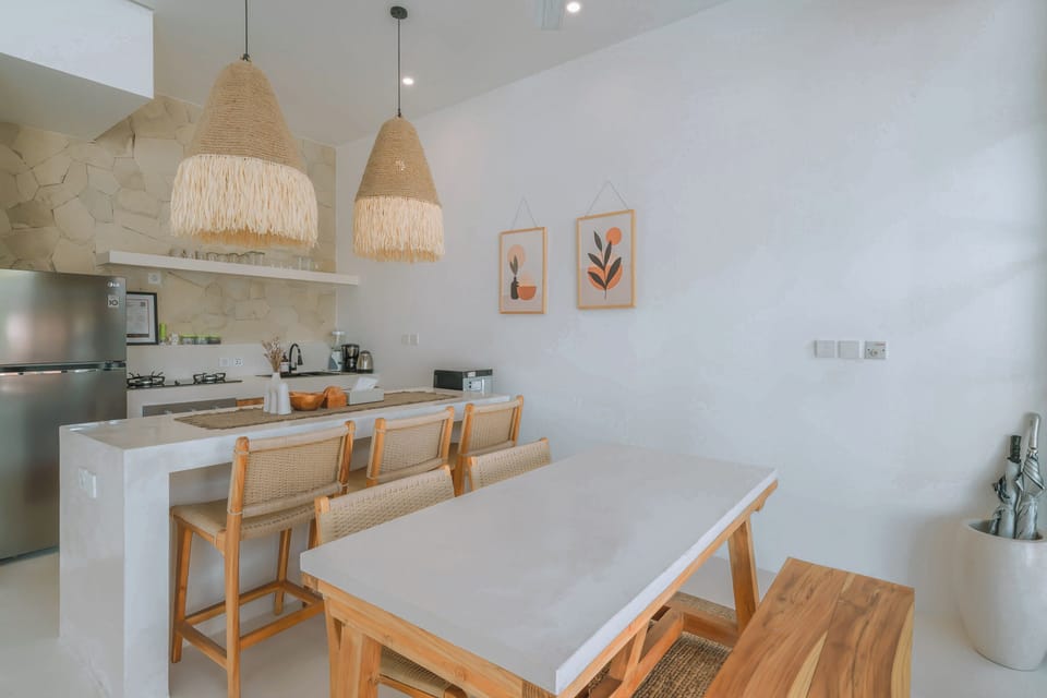 Deluxe Villa | Dining room