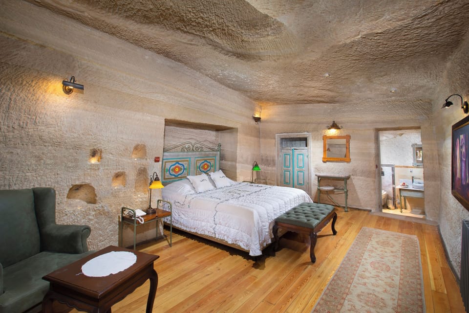 Superior Cave Suite | Premium bedding, down comforters, in-room safe, individually decorated