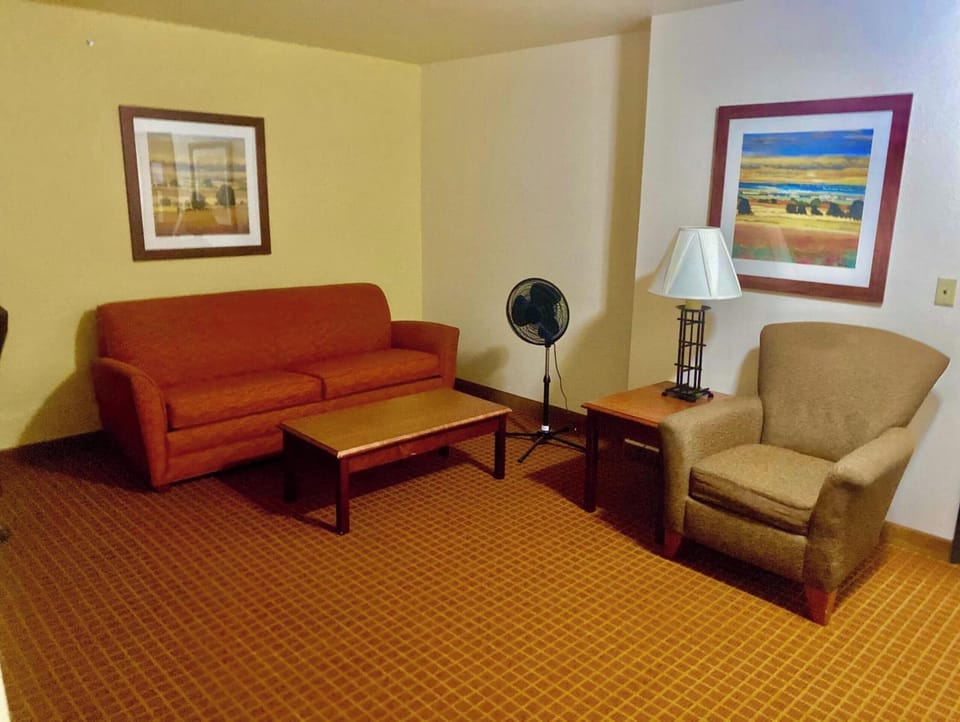 Premium bedding, minibar, desk, laptop workspace