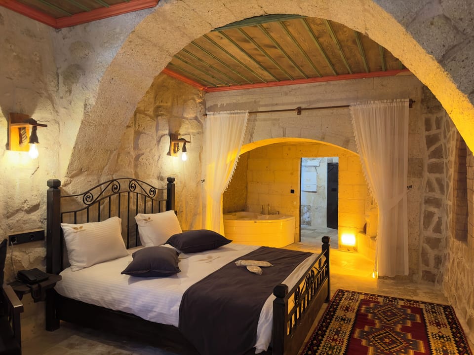 Business Room | Premium bedding, down comforters, Select Comfort beds, in-room safe