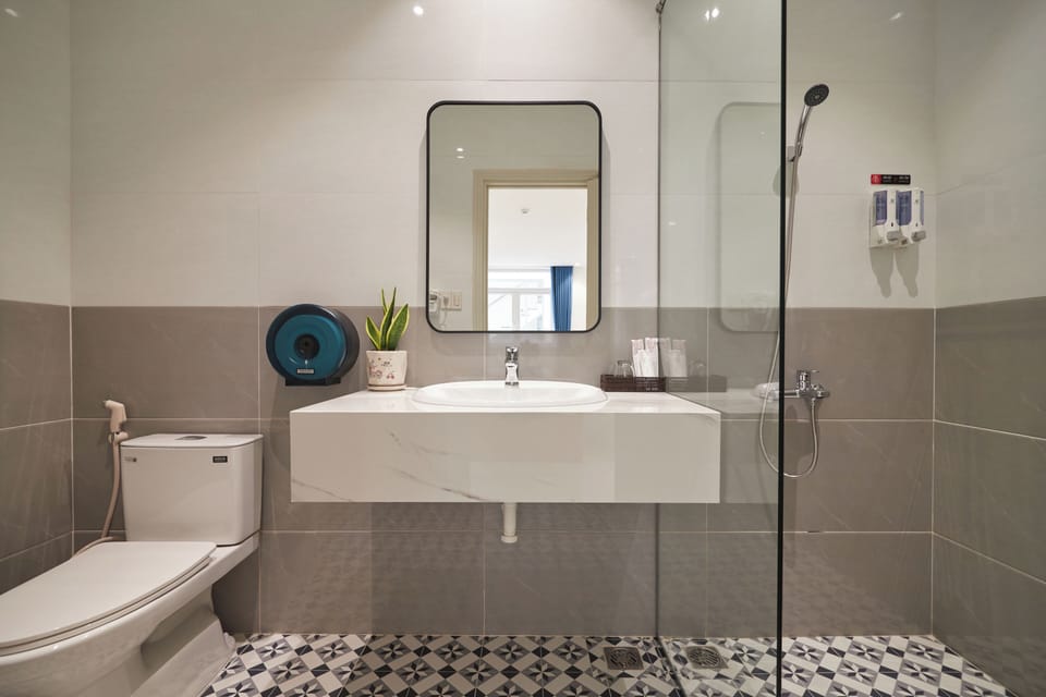 Deluxe Twin Room | Desk, blackout drapes, free WiFi, bed sheets