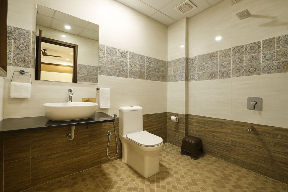 Executive Room | Bathroom | Shower, free toiletries, towels, soap