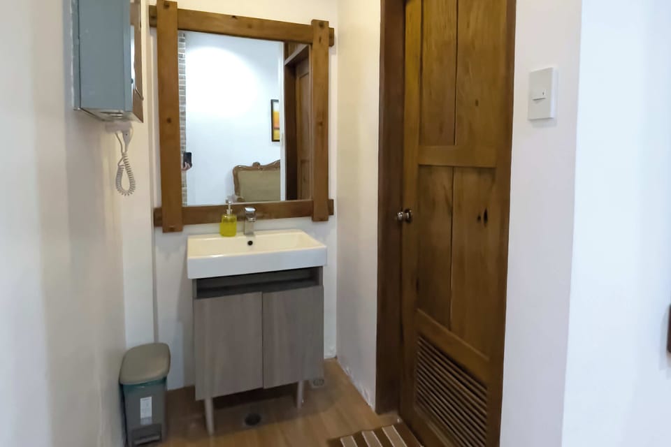 Superior Family Room | Bathroom | Shower, rainfall showerhead, free toiletries, slippers