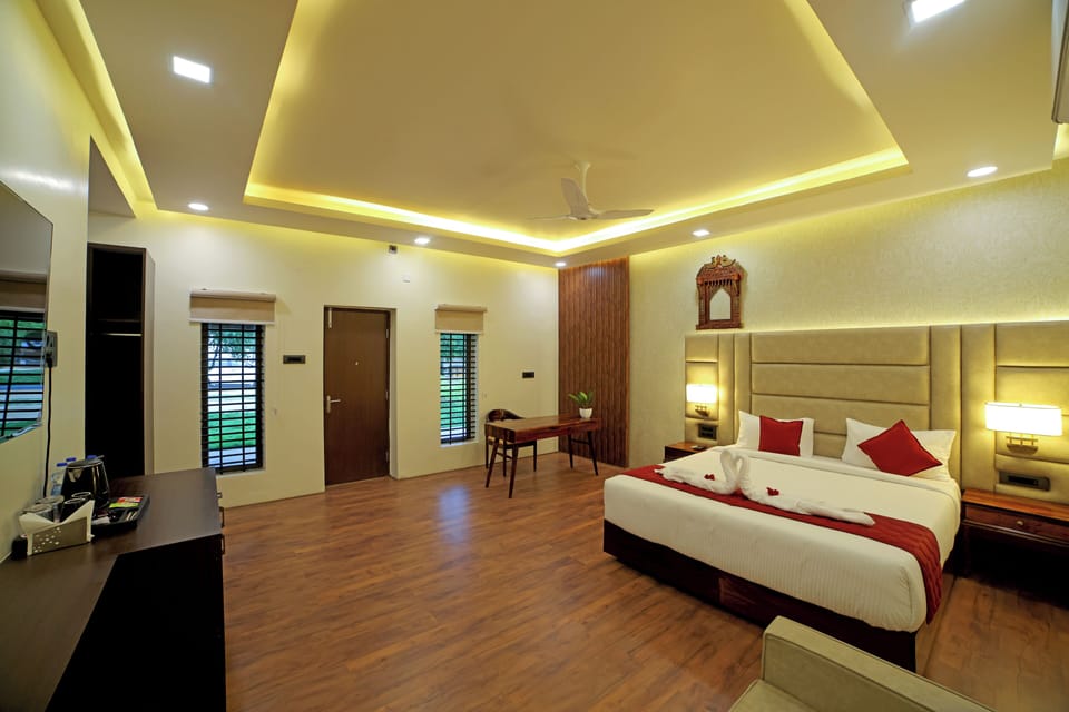 Royal Suite | 1 bedroom, in-room safe, desk, laptop workspace