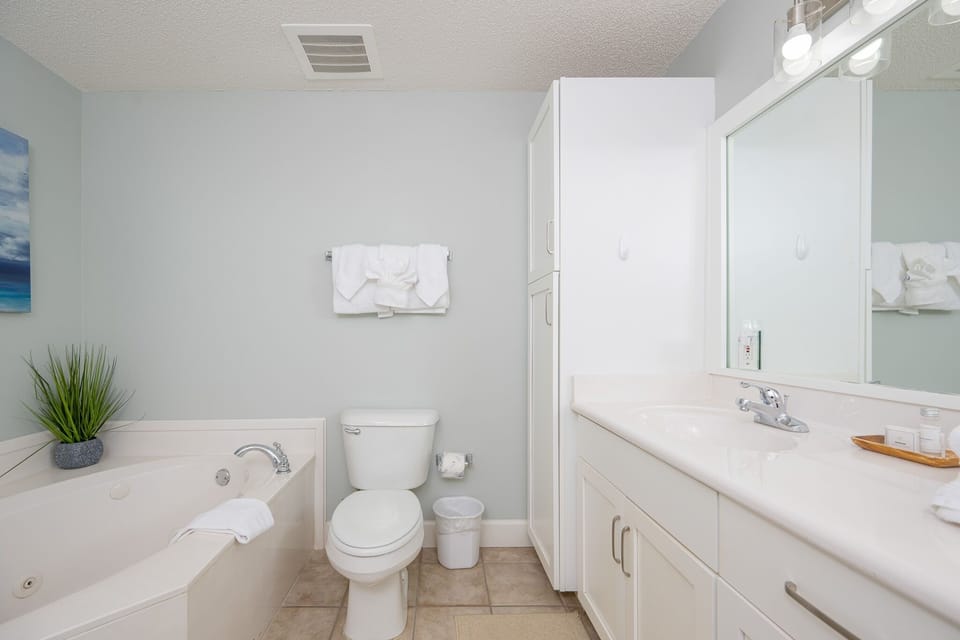 Phoenix On The Bay 1530 3 Bedroom Condo Apartment in Orange Beach