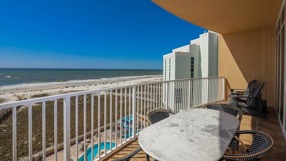 Condo, 2 Bedrooms | Property grounds