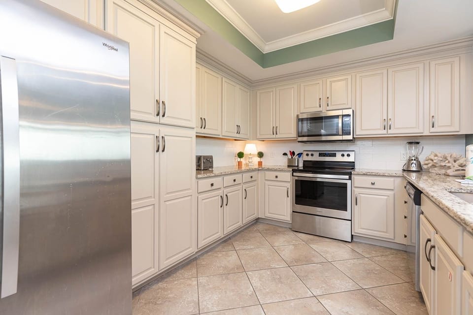 Condo, 3 Bedrooms | Private kitchen | Coffee/tea maker, fridge, oven