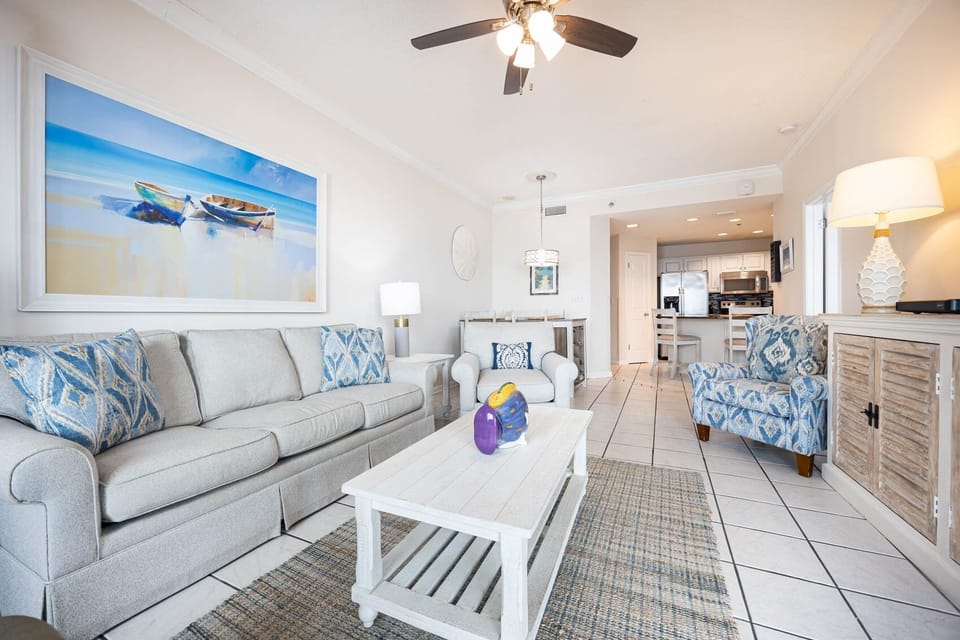 Condo, 2 Bedrooms | Living area