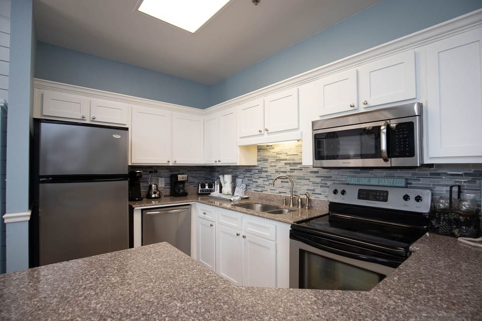 Condo, 3 Bedrooms | Private kitchen | Coffee/tea maker, fridge, oven