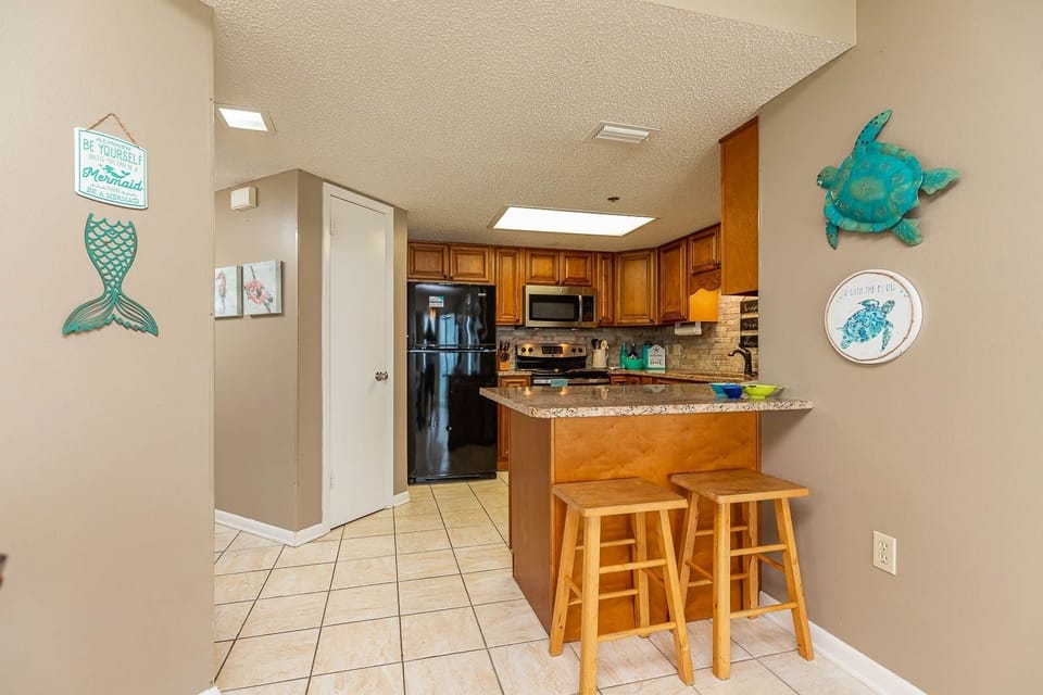 Condo, 2 Bedrooms | Private kitchen | Fridge, oven, coffee/tea maker