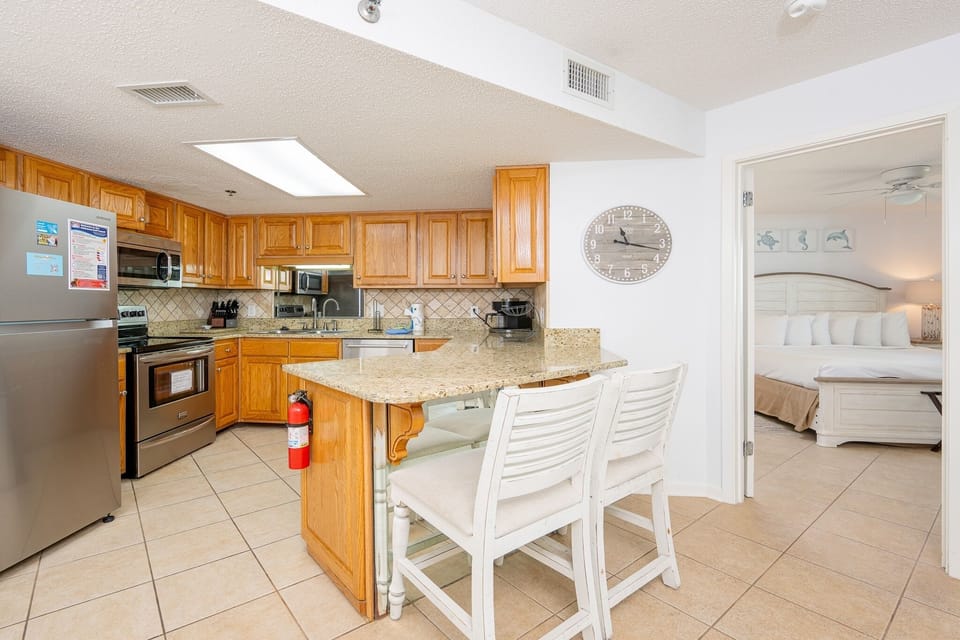 Condo, 3 Bedrooms | Private kitchen | Coffee/tea maker, fridge, oven