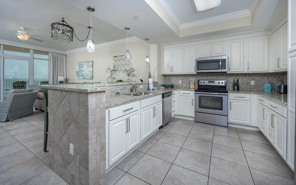 Condo, 3 Bedrooms | Private kitchen | Coffee/tea maker, fridge, oven