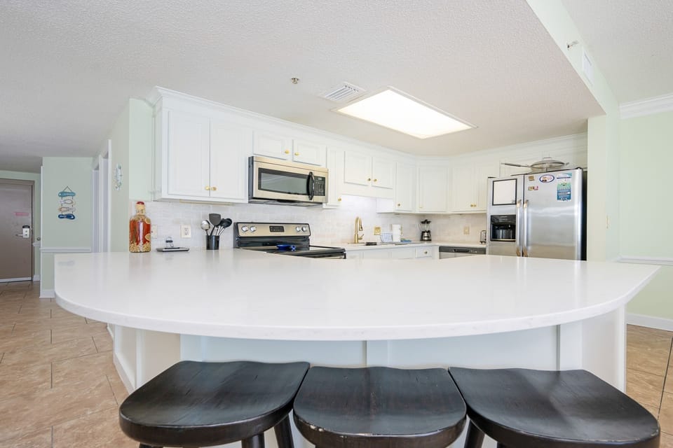 Condo, 3 Bedrooms | Private kitchen | Coffee/tea maker, fridge, oven