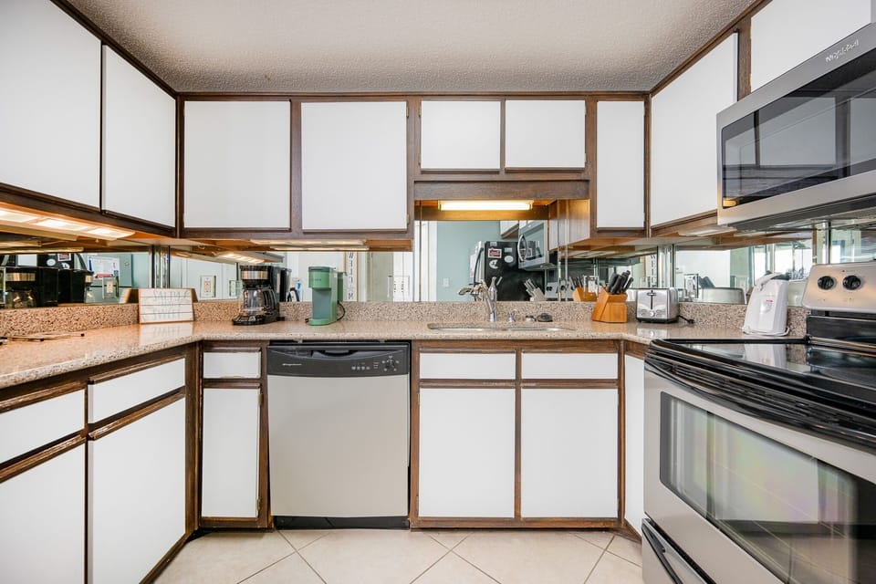 Condo, 2 Bedrooms | Private kitchen | Coffee/tea maker, fridge, oven