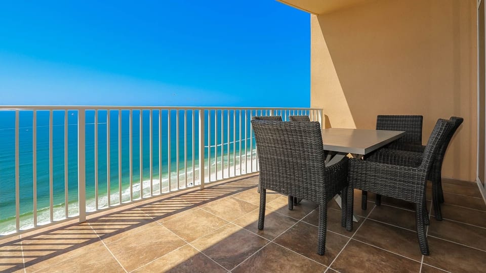Condo, 3 Bedrooms | Property grounds
