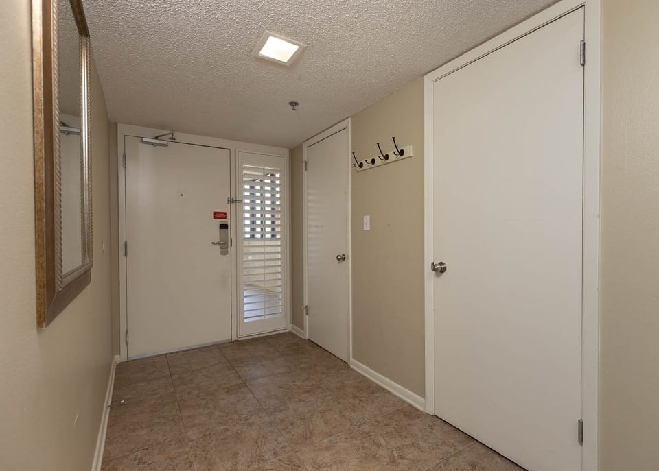 Condo, 3 Bedrooms | Interior